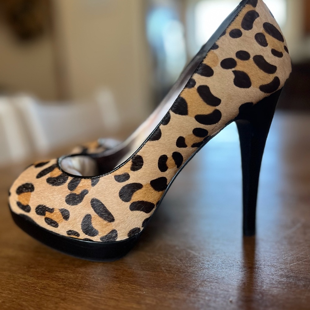 NWOB “Fritzi” Leopard hair calf platform pumps by rsvp Sz 8